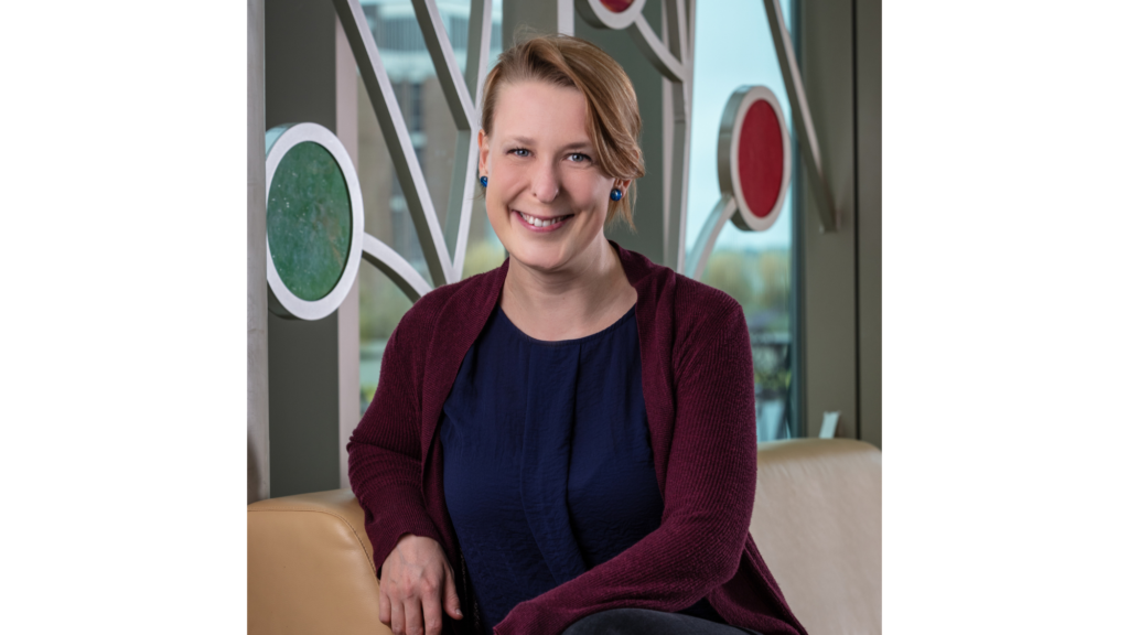 Vivien Ahrens Headshot